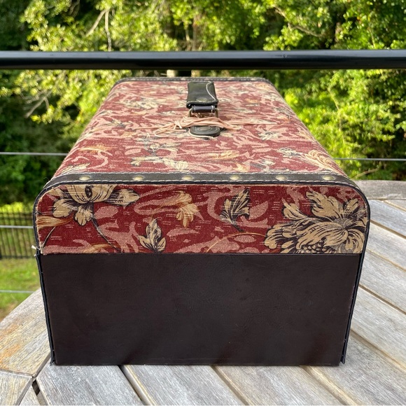 Vintage Tapestry Trunk / Box - Picture 5 of 11